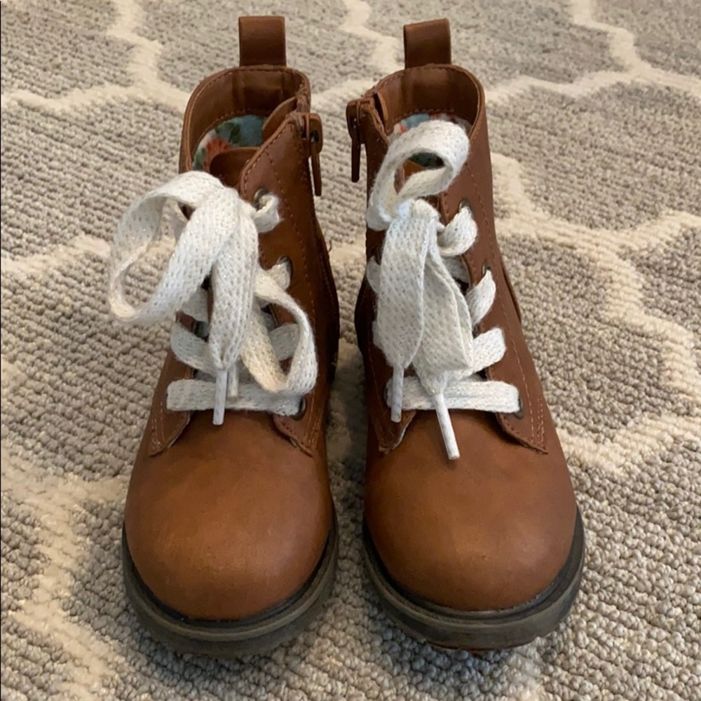 Toddler boots . Adorable for fall.